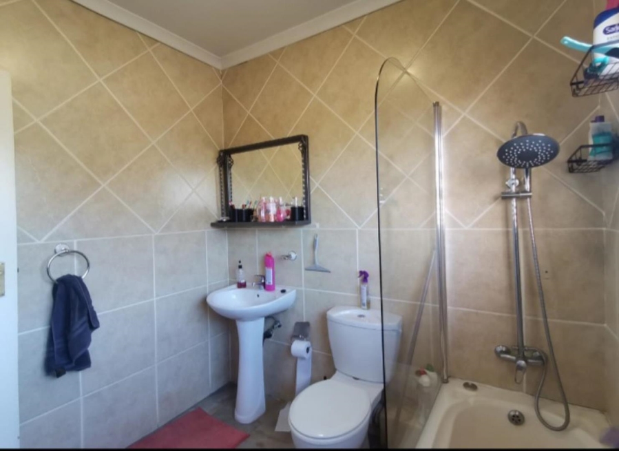 1 Bedroom Property for Sale in Mulbarton Gauteng