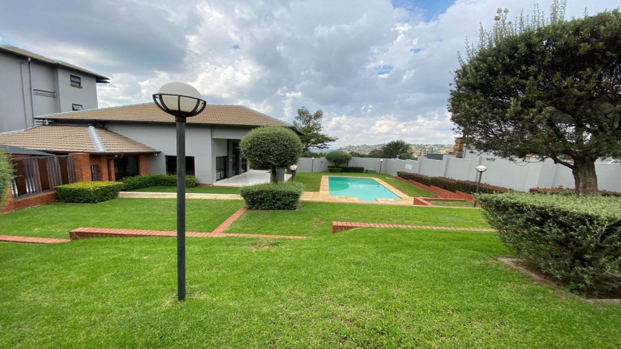 2 Bedroom Property for Sale in Oakdene Gauteng