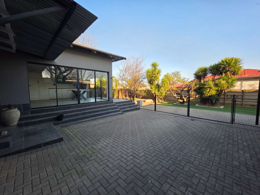 4 Bedroom Property for Sale in Northmead Gauteng