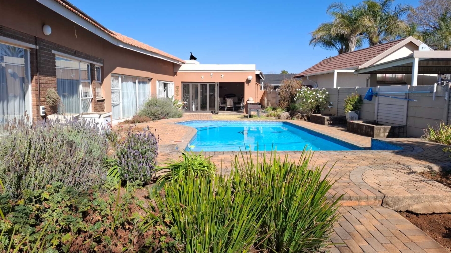 4 Bedroom Property for Sale in Brackenhurst Gauteng