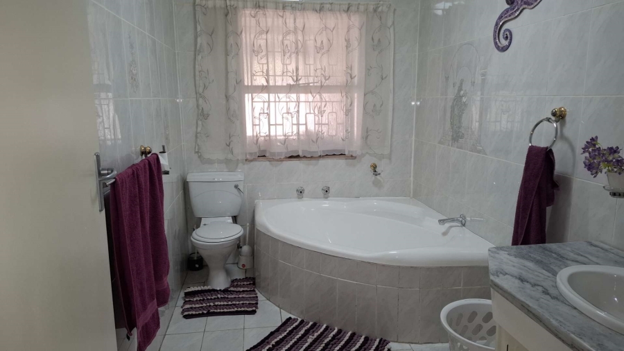 4 Bedroom Property for Sale in Brackenhurst Gauteng