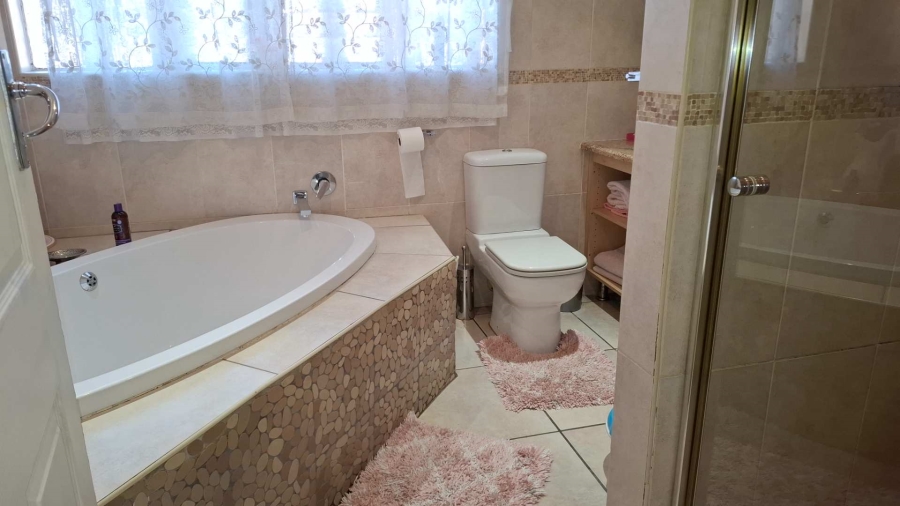 4 Bedroom Property for Sale in Brackenhurst Gauteng