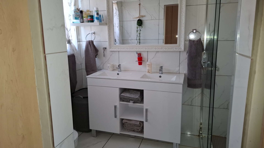 4 Bedroom Property for Sale in Brackenhurst Gauteng