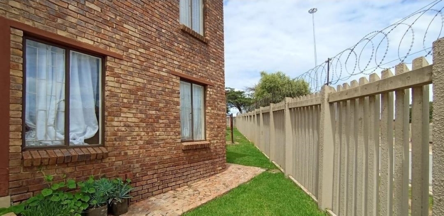 2 Bedroom Property for Sale in Olievenhoutbosch Gauteng