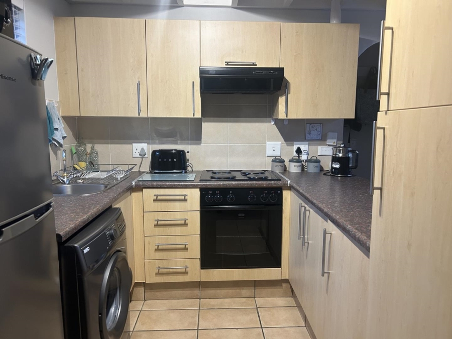 To Let 1 Bedroom Property for Rent in Douglasdale Gauteng
