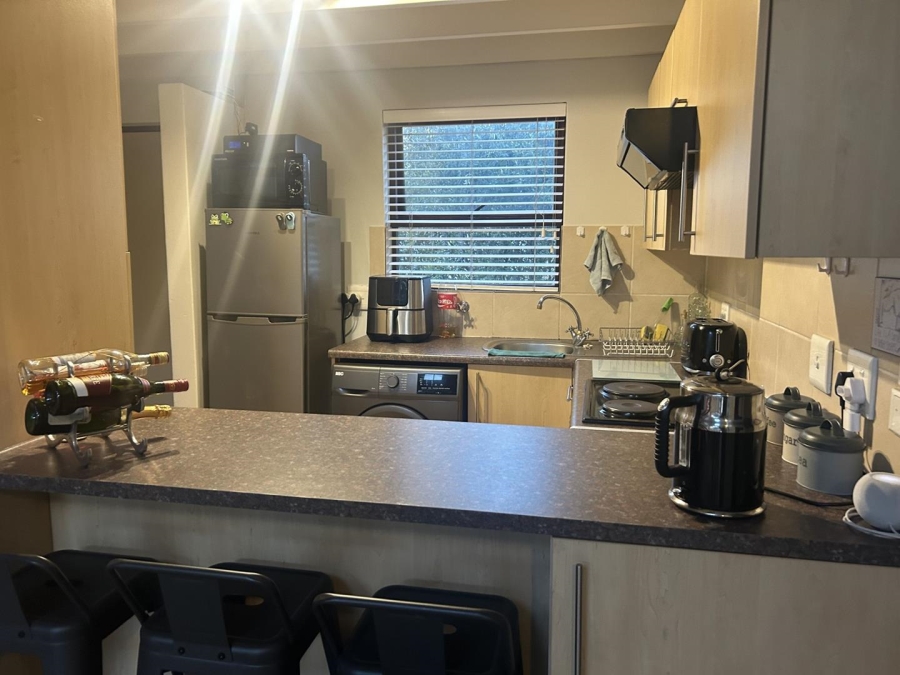 To Let 1 Bedroom Property for Rent in Douglasdale Gauteng