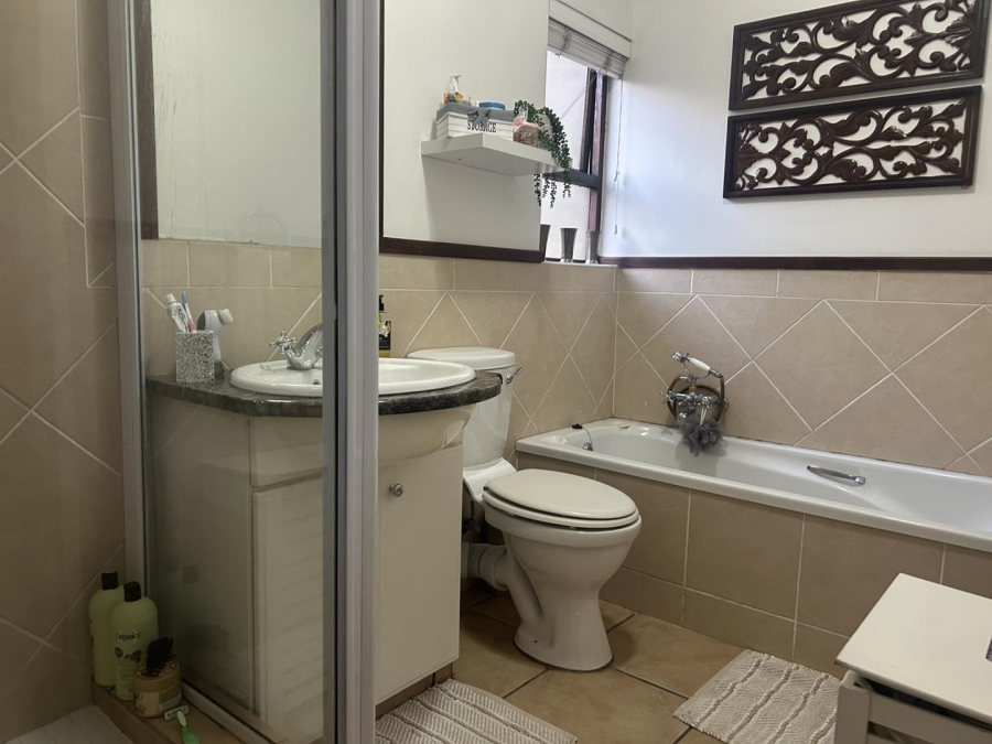 To Let 1 Bedroom Property for Rent in Douglasdale Gauteng