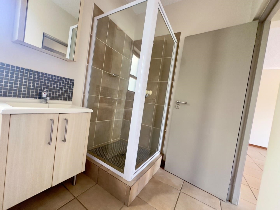 To Let 1 Bedroom Property for Rent in Broadacres Gauteng