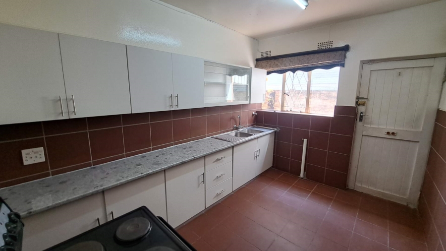 To Let 2 Bedroom Property for Rent in Robindale Gauteng
