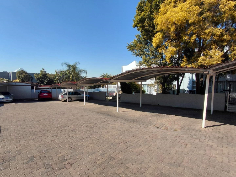 To Let 1 Bedroom Property for Rent in Lonehill Gauteng