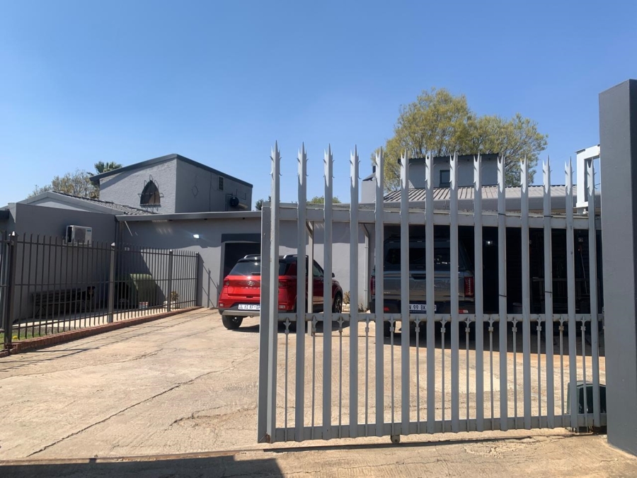 4 Bedroom Property for Sale in Bonaero Park Gauteng