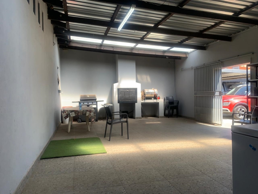 4 Bedroom Property for Sale in Bonaero Park Gauteng