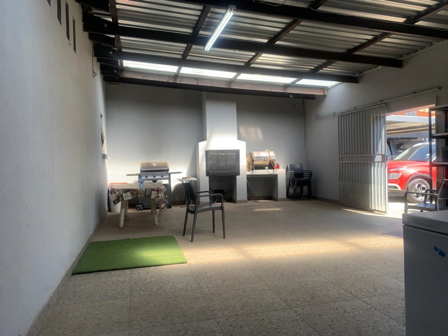 4 Bedroom Property for Sale in Bonaero Park Gauteng