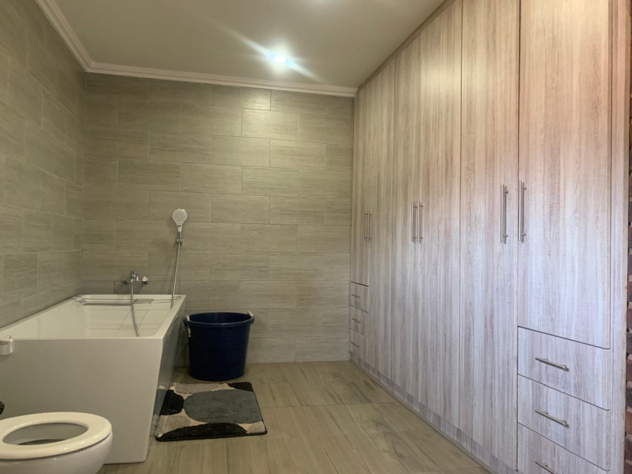 4 Bedroom Property for Sale in Bonaero Park Gauteng