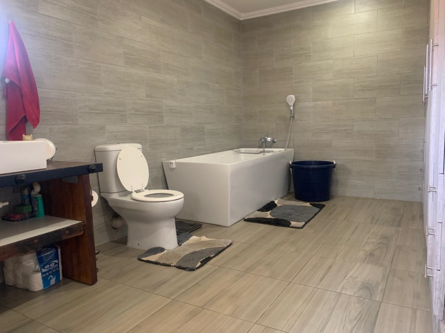 4 Bedroom Property for Sale in Bonaero Park Gauteng