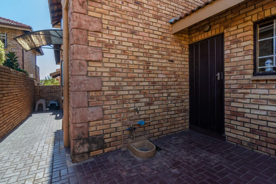 3 Bedroom Property for Sale in Willowbrook Gauteng