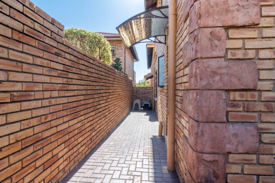 3 Bedroom Property for Sale in Willowbrook Gauteng