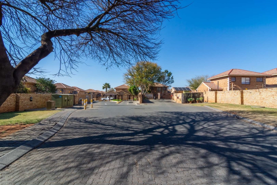 3 Bedroom Property for Sale in Willowbrook Gauteng