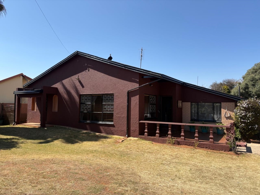 5 Bedroom Property for Sale in Witpoortjie Gauteng