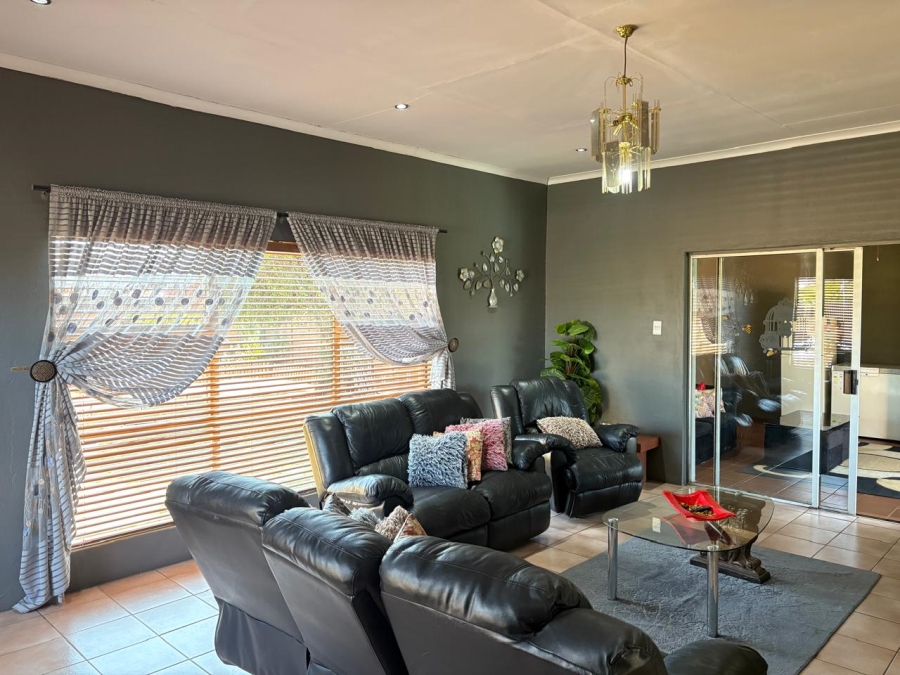 5 Bedroom Property for Sale in Witpoortjie Gauteng
