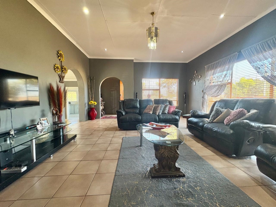 5 Bedroom Property for Sale in Witpoortjie Gauteng
