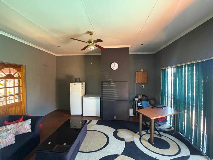 5 Bedroom Property for Sale in Witpoortjie Gauteng