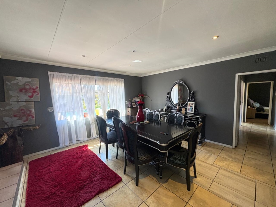 5 Bedroom Property for Sale in Witpoortjie Gauteng
