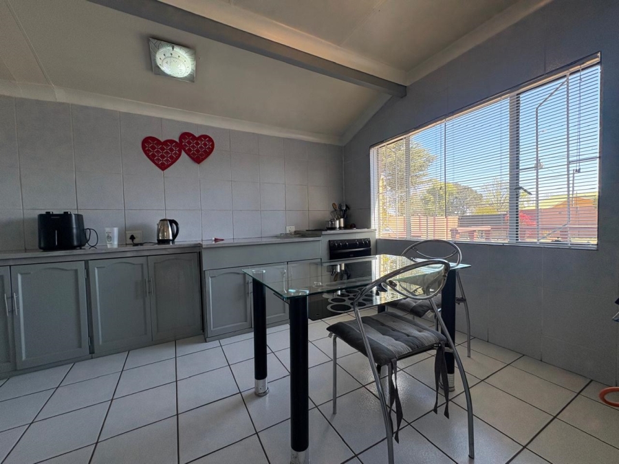 5 Bedroom Property for Sale in Witpoortjie Gauteng