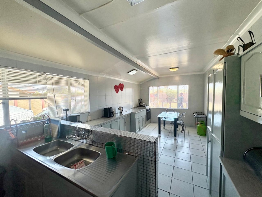 5 Bedroom Property for Sale in Witpoortjie Gauteng