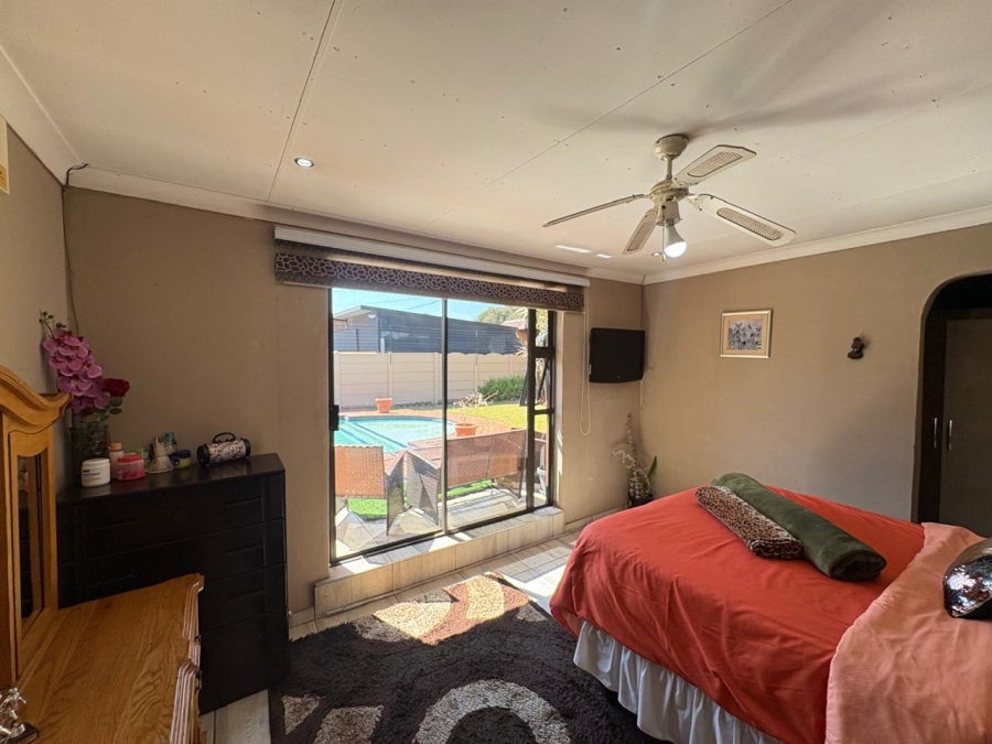 5 Bedroom Property for Sale in Witpoortjie Gauteng