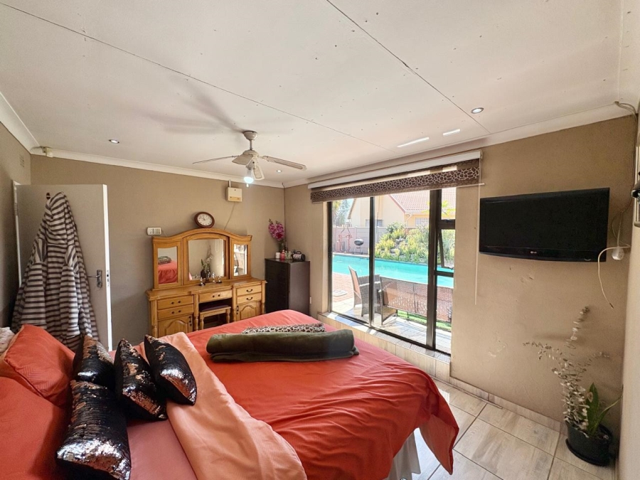 5 Bedroom Property for Sale in Witpoortjie Gauteng