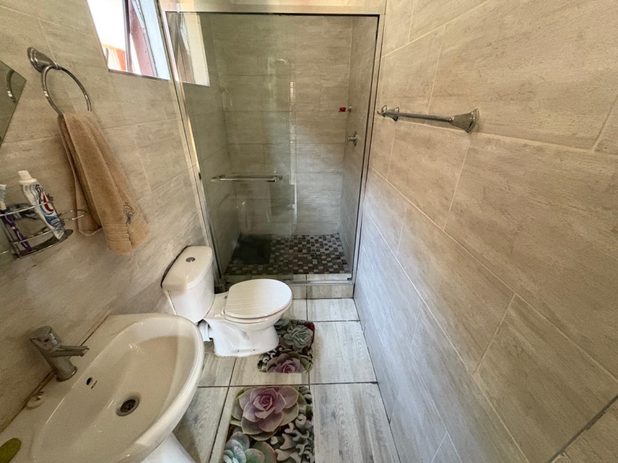 5 Bedroom Property for Sale in Witpoortjie Gauteng