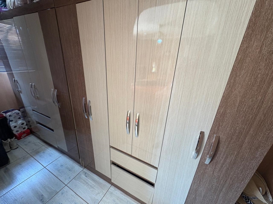 5 Bedroom Property for Sale in Witpoortjie Gauteng