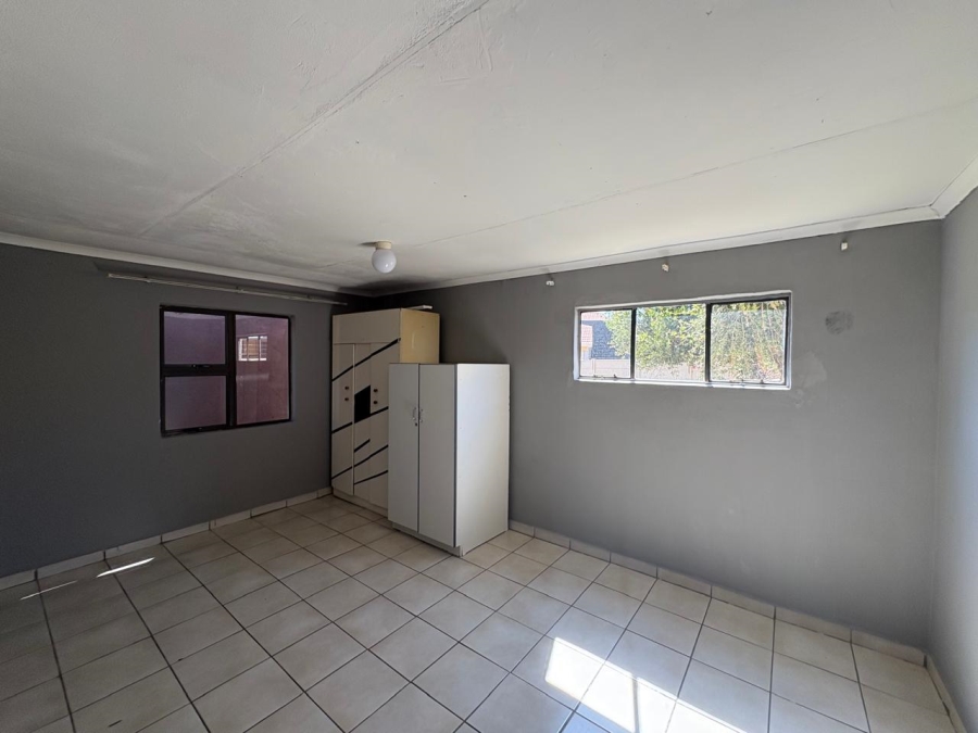 5 Bedroom Property for Sale in Witpoortjie Gauteng