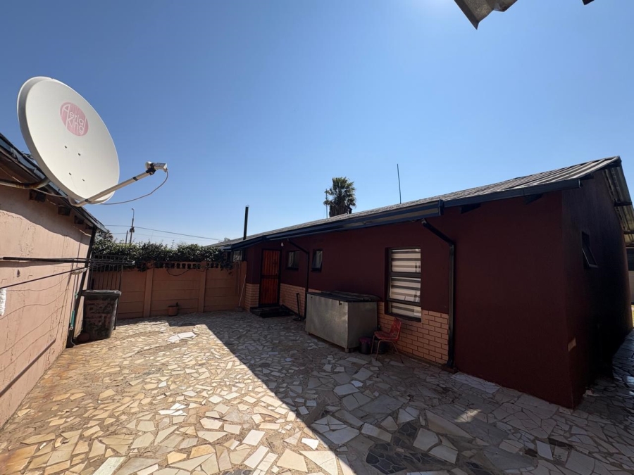 5 Bedroom Property for Sale in Witpoortjie Gauteng