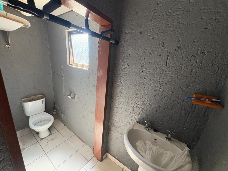 5 Bedroom Property for Sale in Witpoortjie Gauteng