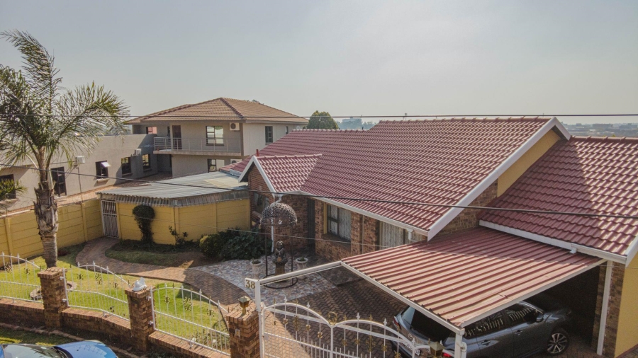 4 Bedroom Property for Sale in Mackenzie Park Gauteng