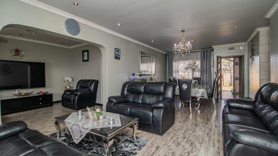 4 Bedroom Property for Sale in Mackenzie Park Gauteng