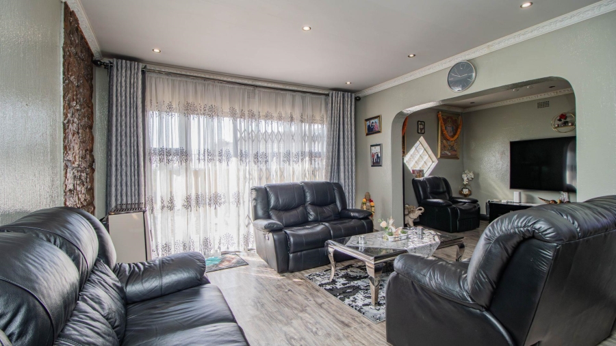 4 Bedroom Property for Sale in Mackenzie Park Gauteng