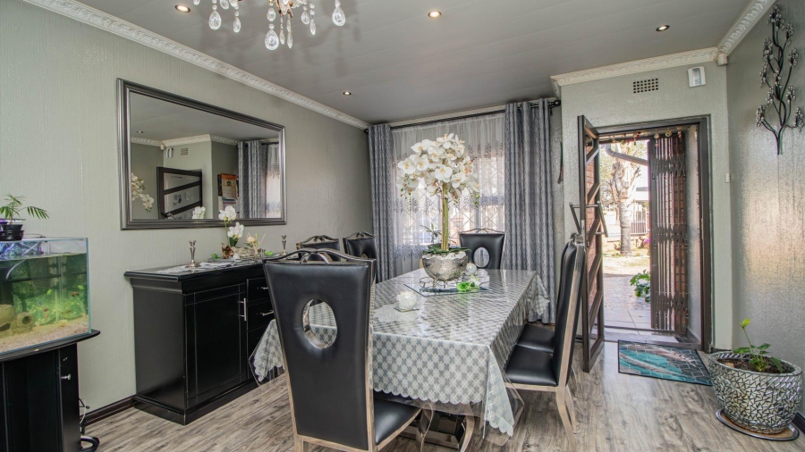 4 Bedroom Property for Sale in Mackenzie Park Gauteng