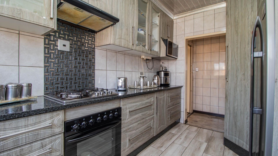 4 Bedroom Property for Sale in Mackenzie Park Gauteng