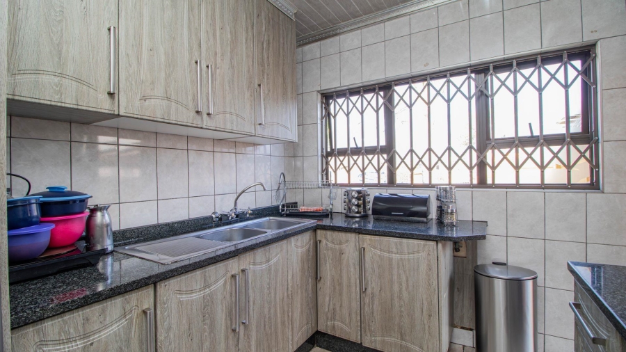4 Bedroom Property for Sale in Mackenzie Park Gauteng