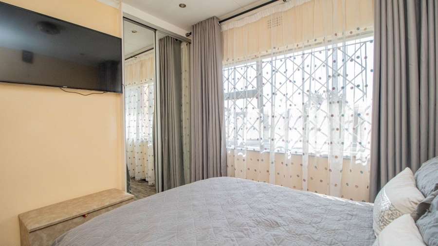 4 Bedroom Property for Sale in Mackenzie Park Gauteng