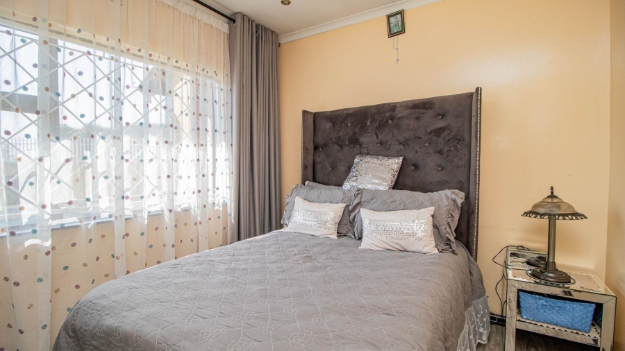 4 Bedroom Property for Sale in Mackenzie Park Gauteng