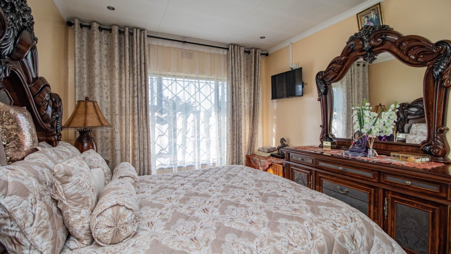 4 Bedroom Property for Sale in Mackenzie Park Gauteng