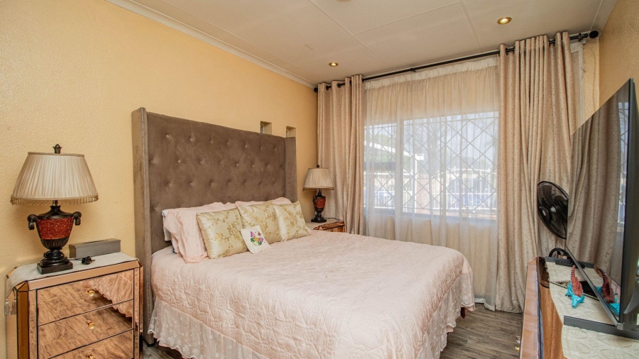 4 Bedroom Property for Sale in Mackenzie Park Gauteng