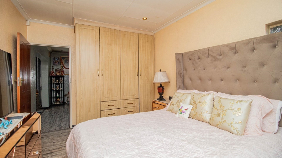 4 Bedroom Property for Sale in Mackenzie Park Gauteng