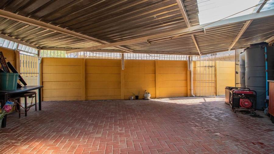 4 Bedroom Property for Sale in Mackenzie Park Gauteng