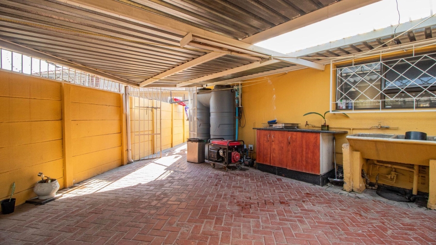 4 Bedroom Property for Sale in Mackenzie Park Gauteng