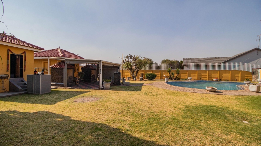4 Bedroom Property for Sale in Mackenzie Park Gauteng